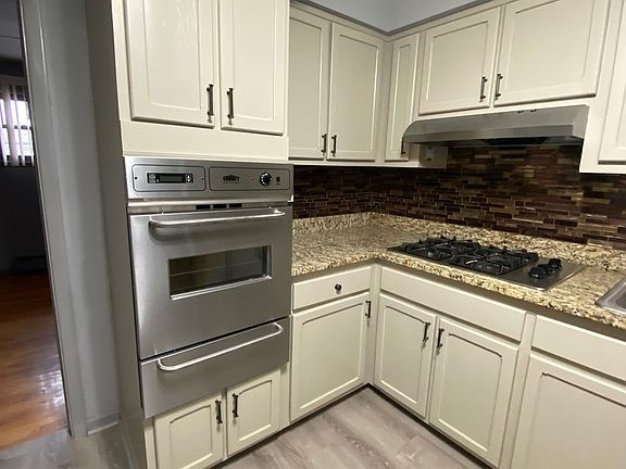 3rd image of 23 King Arthur Ct APT 19