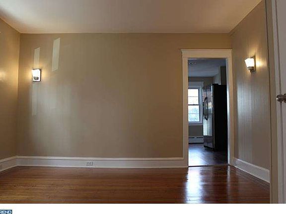 3rd image of 3817 Berry Ave