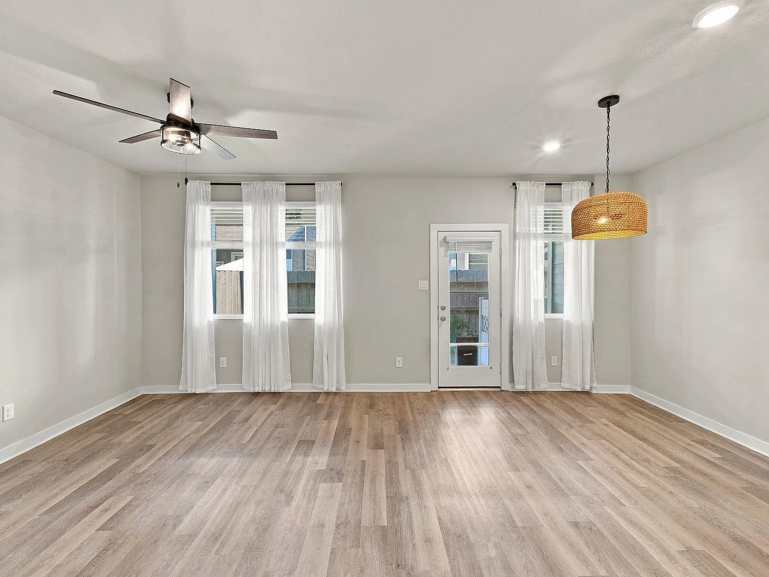 3 bed, 2.5 bath, 1749 sqft, $2,800 — Photo 4