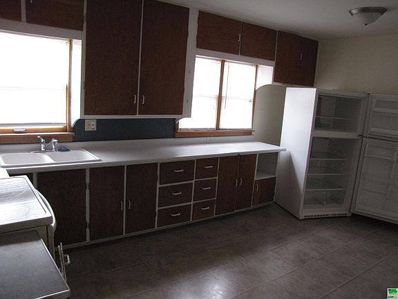 4th image of 2521 Prospect St