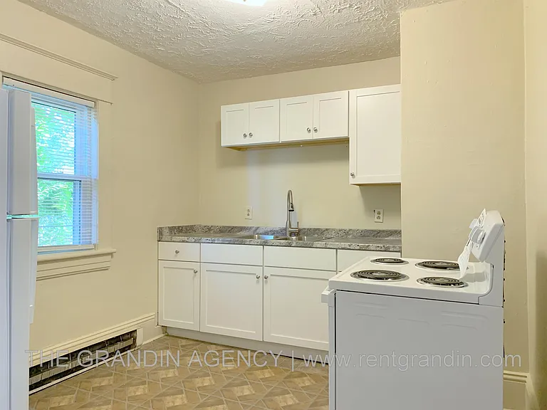 1624 Chapman Ave SW #A5 — Photo 11