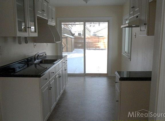 3rd image of 22501 Furton St