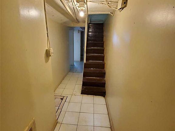 4th image of 8118 102nd Ave