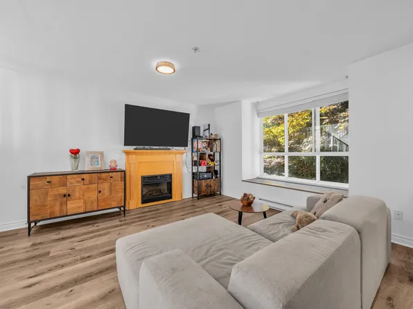 7128 Stride Ave #10, Burnaby, BC V3N 1T5