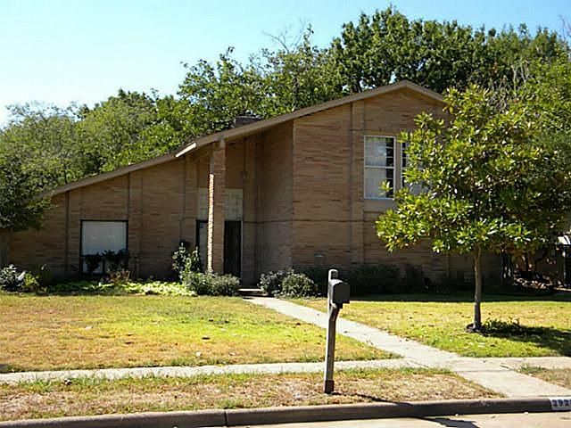 1st image of 2923 Forest Hills Ln