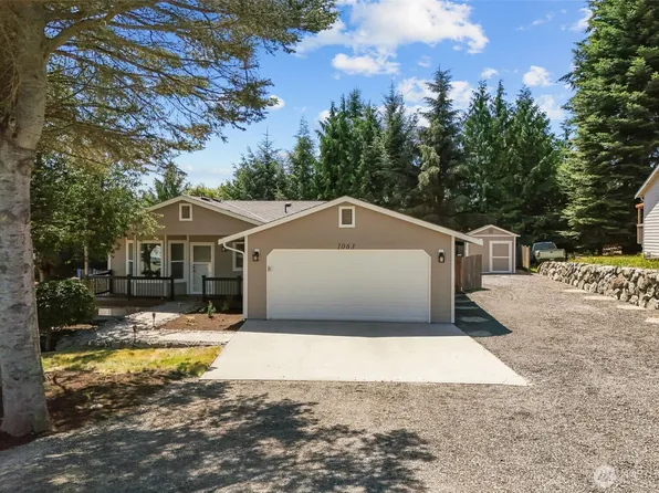 1063 Cascade Lane, Camano Island, WA 98282