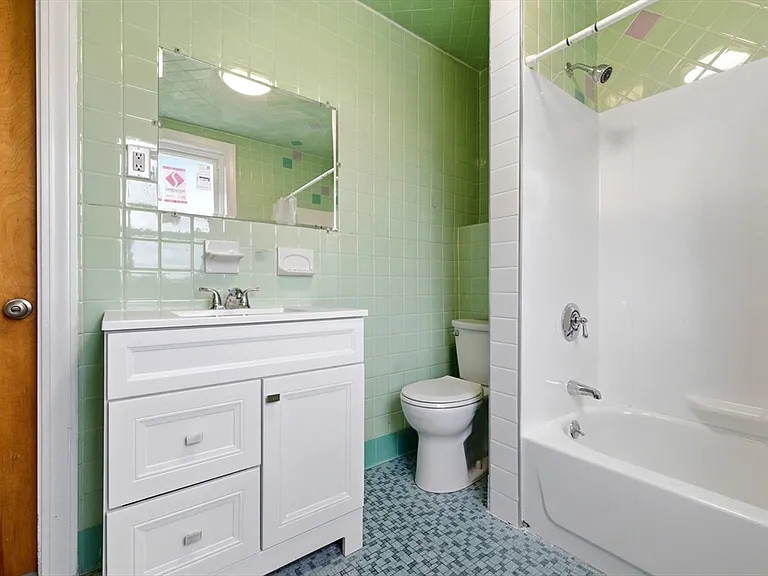 84 Margin St #2 — Photo 12