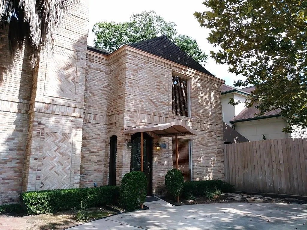 2209 Nantucket Dr — Photo 1