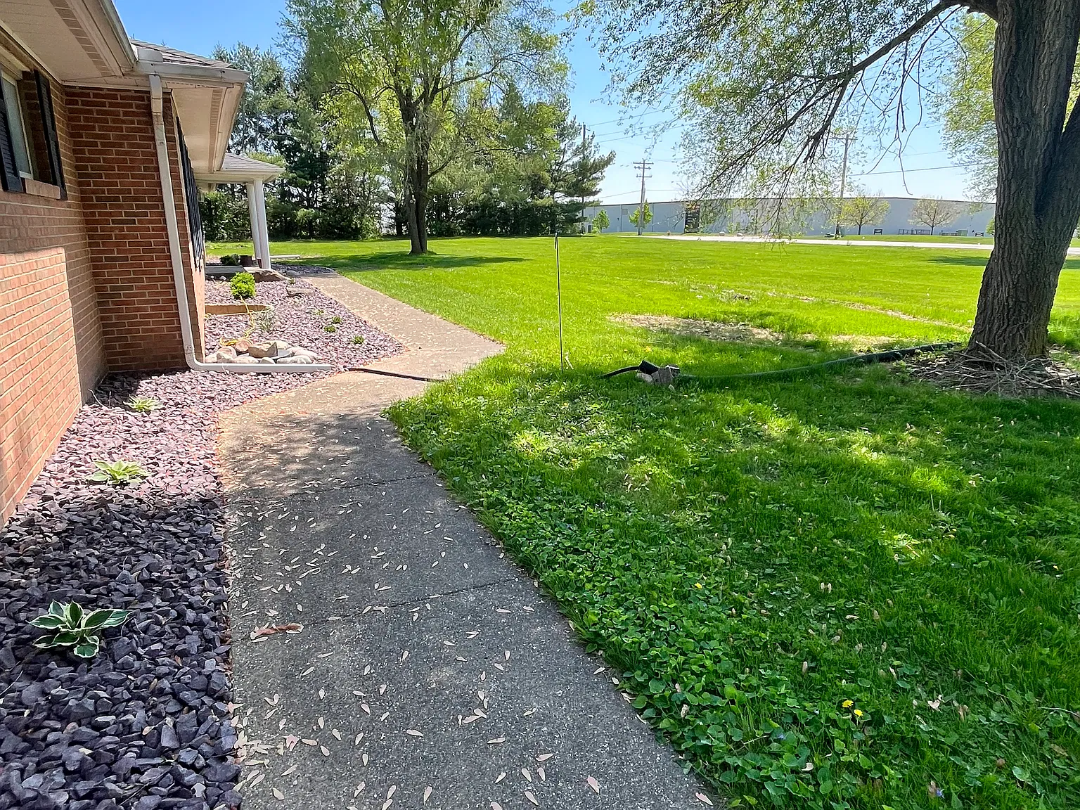 1506 Rhodes Ln — Photo 2