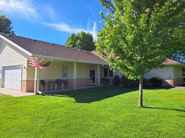 12998 Evergreen Dr, Lindstrom, MN 55045