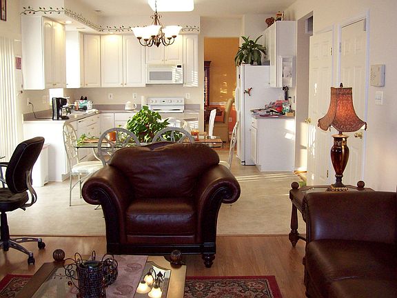 Fam. rm towards kitchen and DR