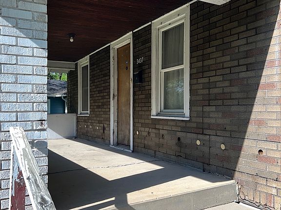3rd image of 3437 Caroline Ave