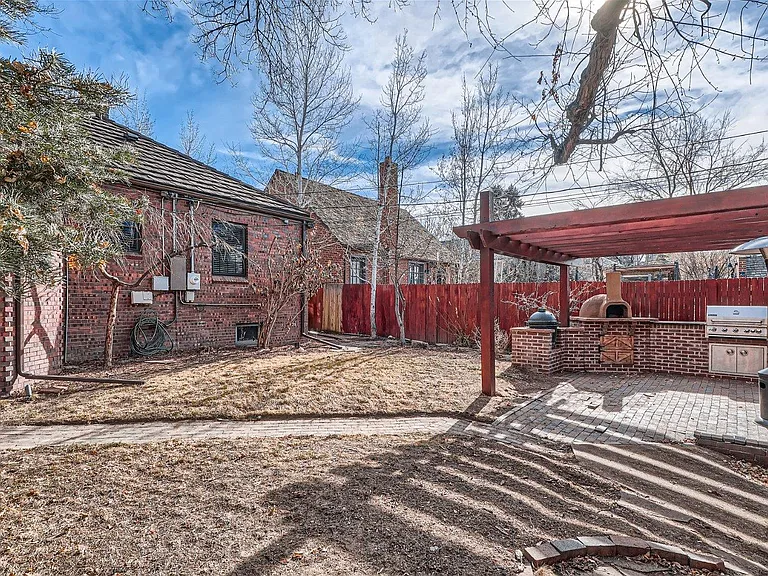 695 Ash St — Photo 26