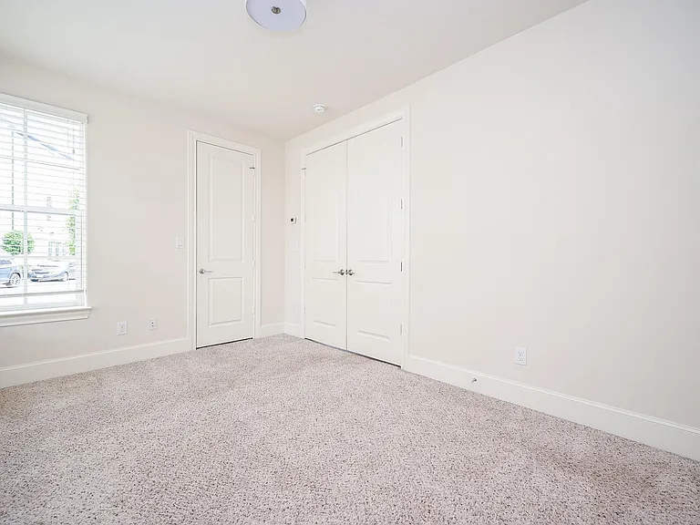 9546 London Bridge Sta — Photo 24
