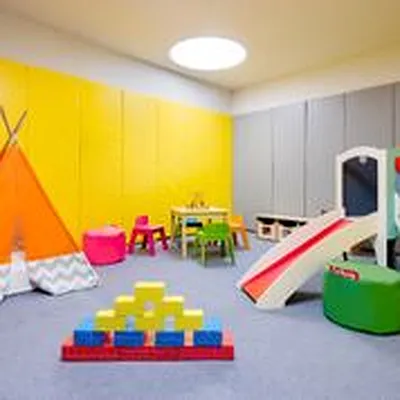 Rented by Extell Marketing Group LLC | media 25