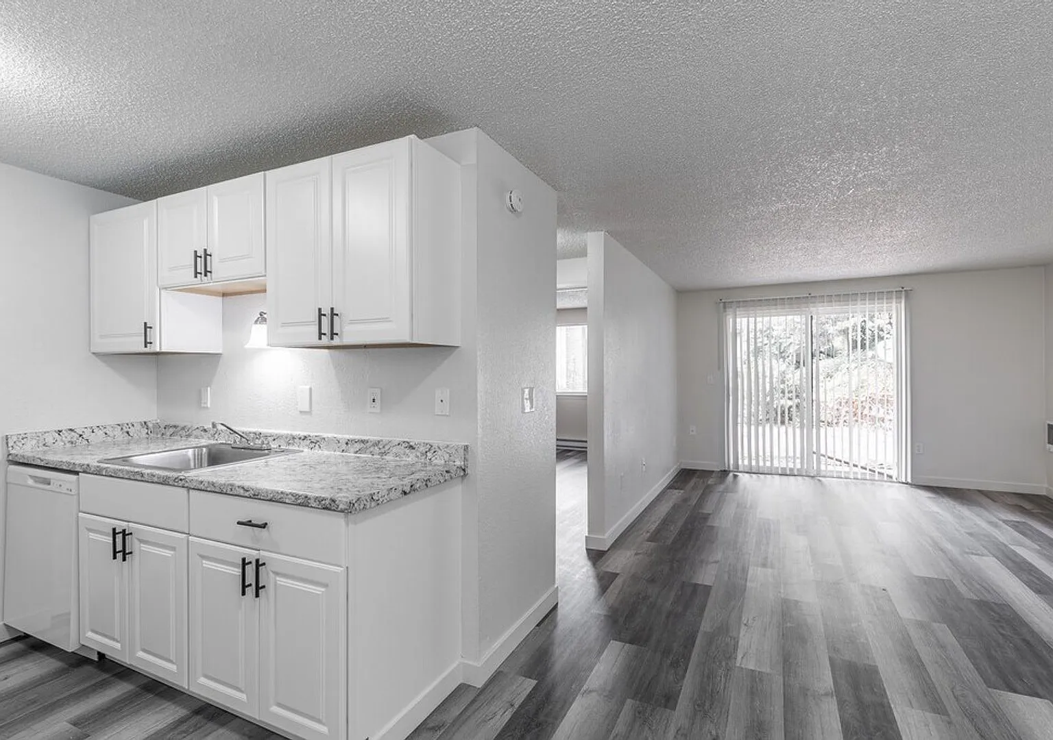 Charbern Apts - In The Heart of Milwaukie Oregon — Photo 3