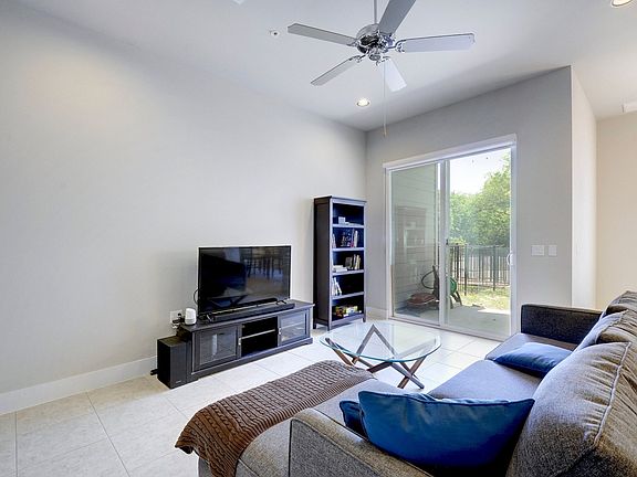 4th image of 3108 E 51st St #202