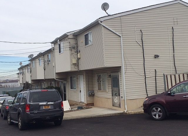 1st image of 33 Betty Ct
