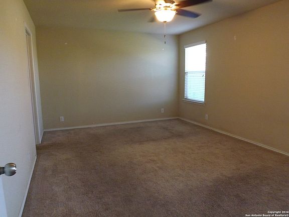 5th image of 6135 Hackberry Pond