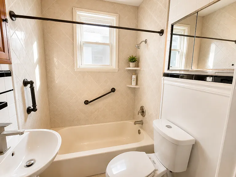 485 Lakeside Ave #1B — Photo 1
