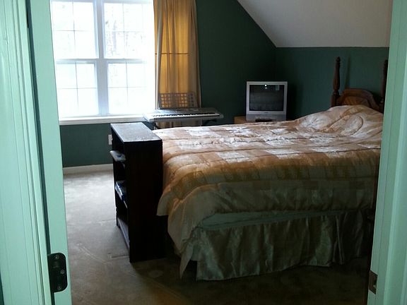 5th image of 140 Meadowbrook Ct