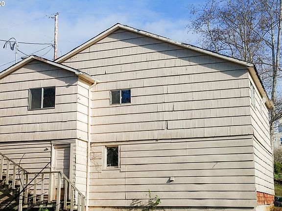 3rd image of 1005 Yew Ave