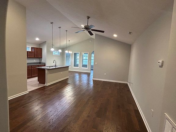 2nd image of 2225 Giles Dr SE