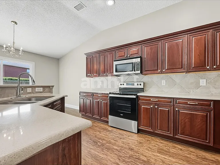 2320 Brian Lakes Dr E — Photo 4