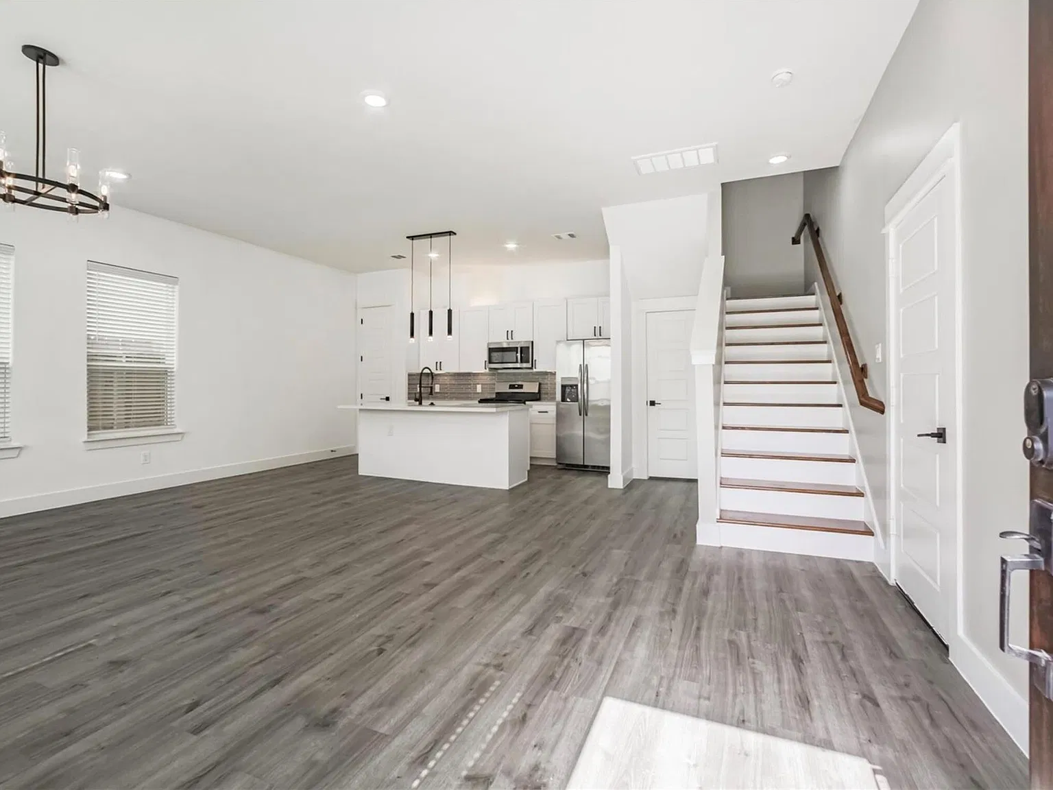 3 bed, 2.5 bath, 1589 sqft, $2,250 — Photo 2