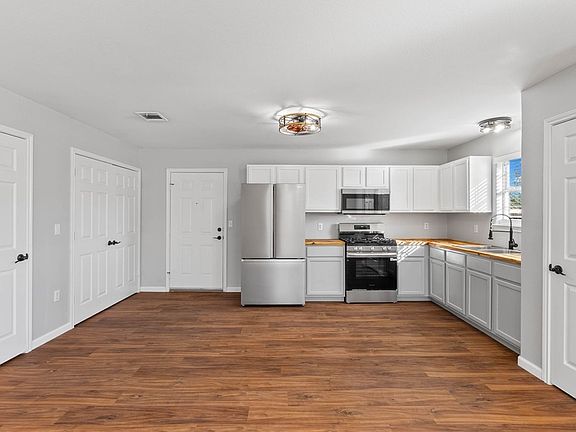 4th image of 804 Avenue B