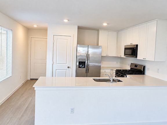 3rd image of 313 Rockies Rd #313