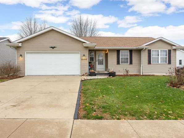2290 Hillview Dr, Marion, IA 52302