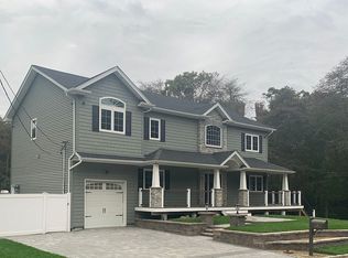 81 Brook Ln, Sayville, NY 11782