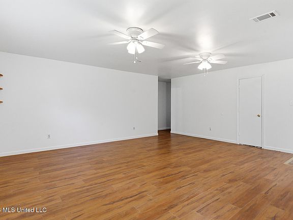 5th image of 1908 Laurel Glen Rd