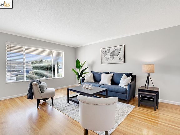 4th image of 1515 Yosemite Dr