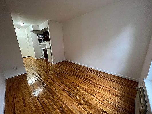 2nd image of 321 W 21st St #1B