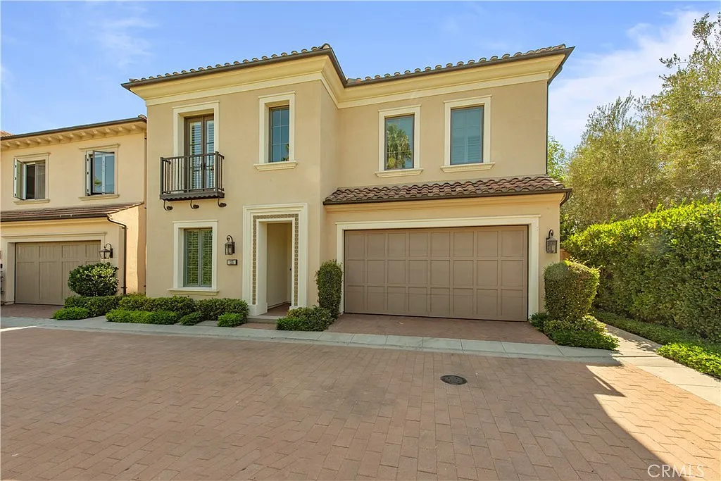 4 bed, 2742 sqft, $6,750 — Photo 1