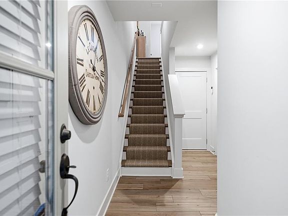 3rd image of 317 Dilbeck Pl NE
