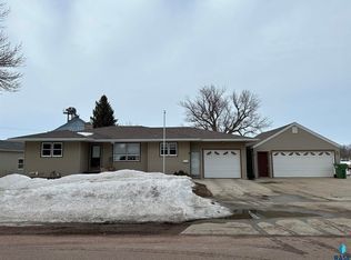 208 E 2nd St, Freeman, SD 57029