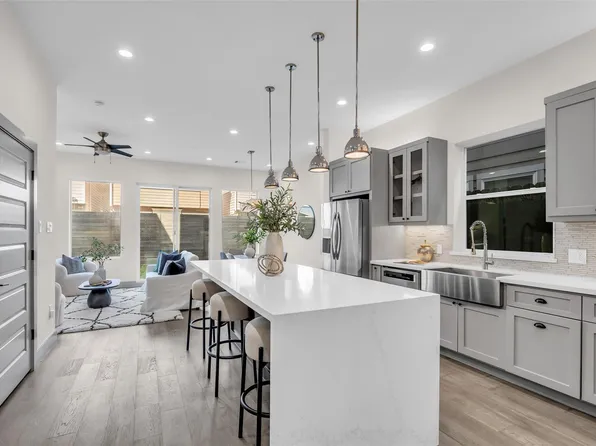 1207 E 28th St, Houston, TX 77009