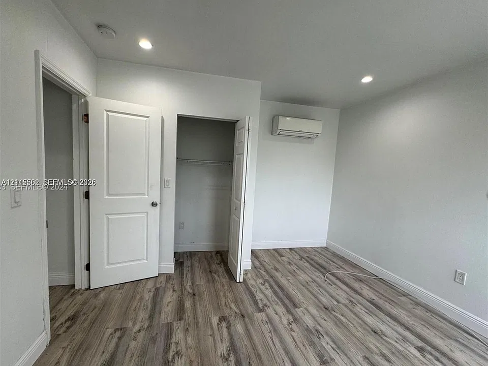 1248 Marseille Dr #4
