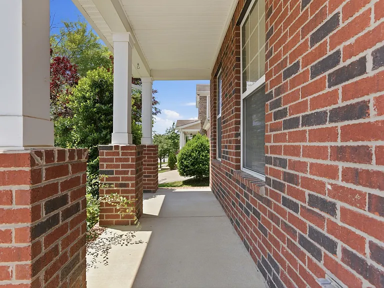 1672 Stonewater Dr — Photo 4