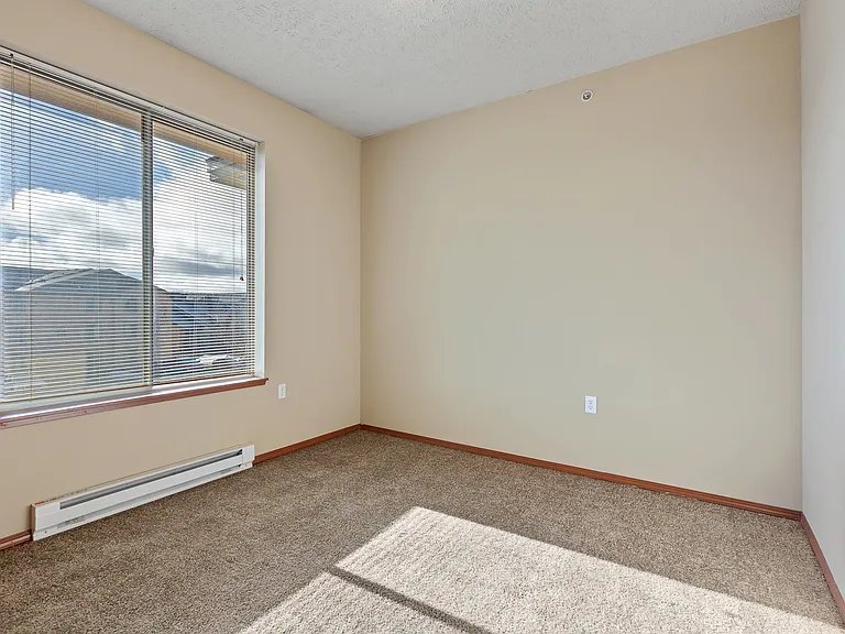 Eagle Point Apartments — Photo 24