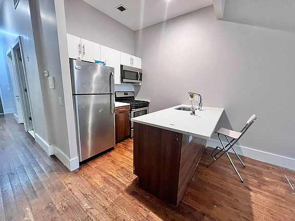 3rd image of 70 Kosciuszko St APT 1D