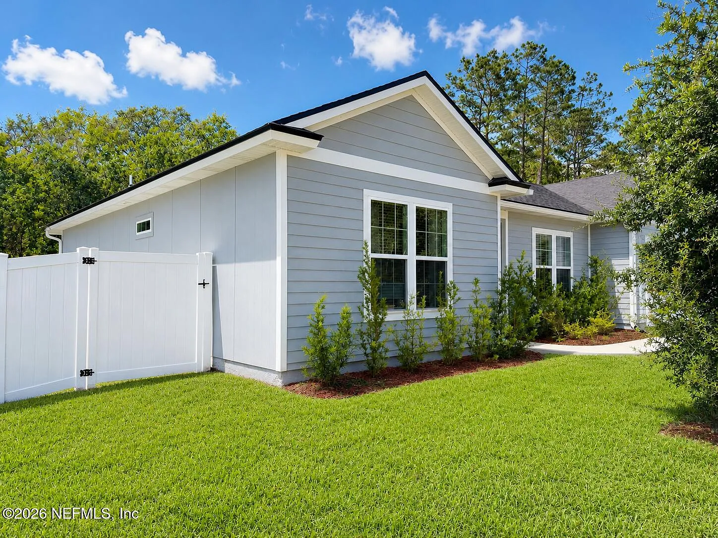 3 bed, 2.0 bath, 1975 sqft, $2,200 — Photo 3