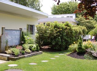 30 Little Neck Rd APT 20, Southampton, NY 11968