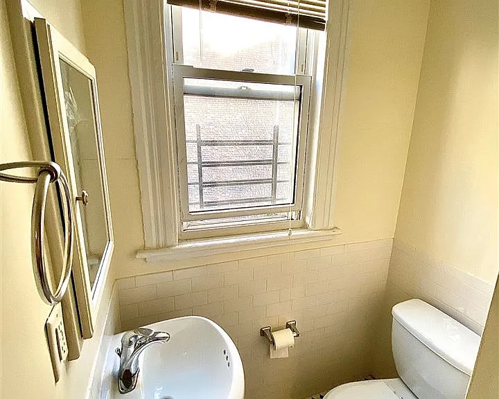 492 Monmouth St #2L — Photo 7