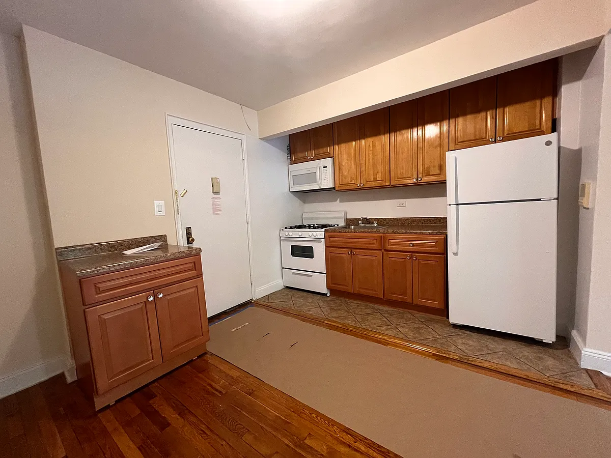 Building Photo - 31-77 33rd St #3E
