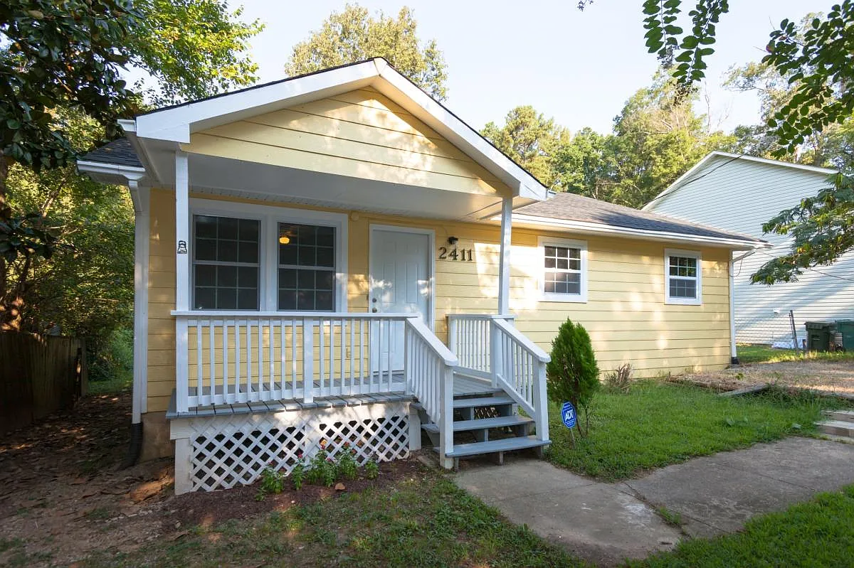 Building Photo - 2411 Roanoke St