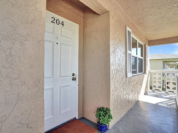 3rd image of 1100 Mahogany Way #204